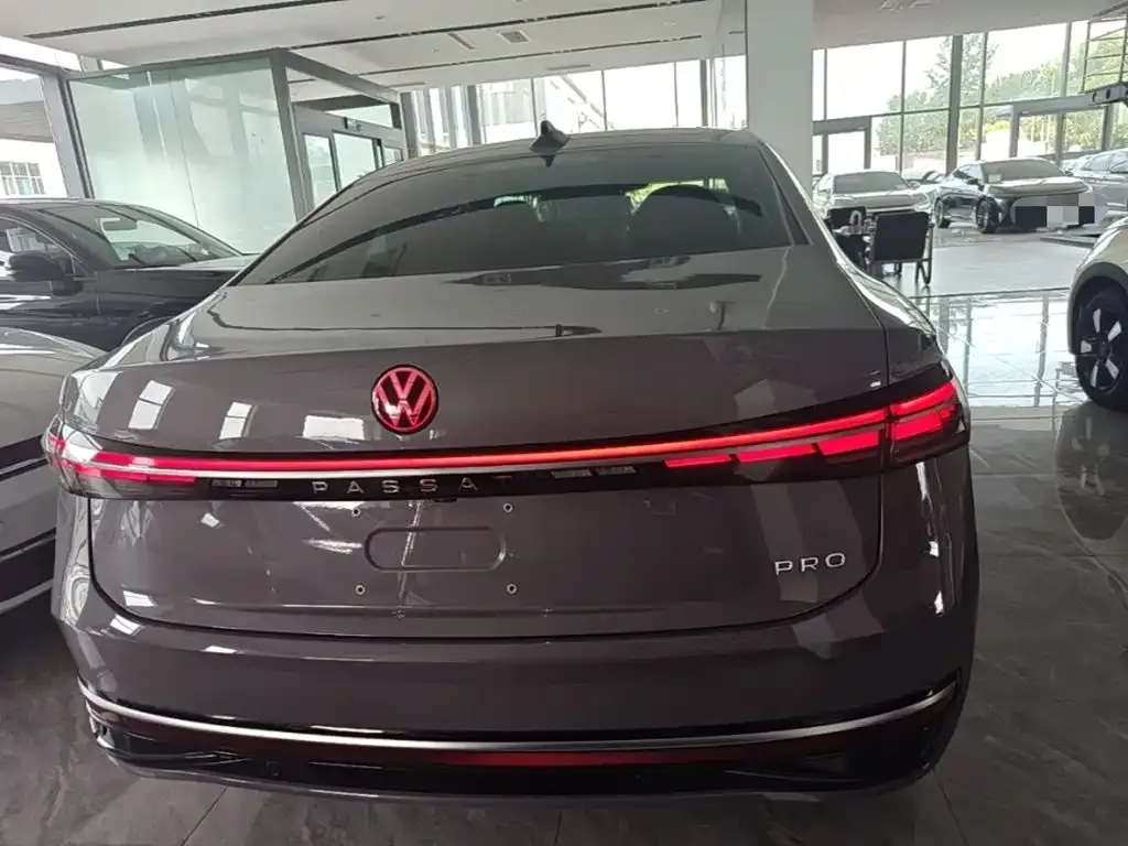 Volkswagen Passat — фото 9
