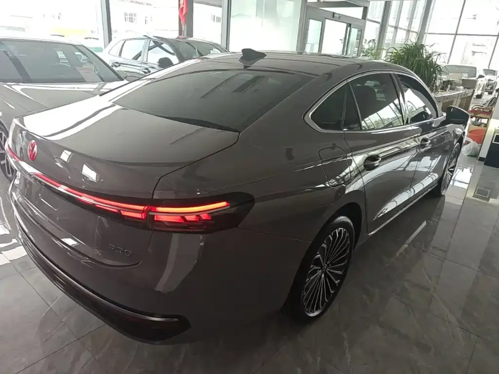Volkswagen Passat — фото 5
