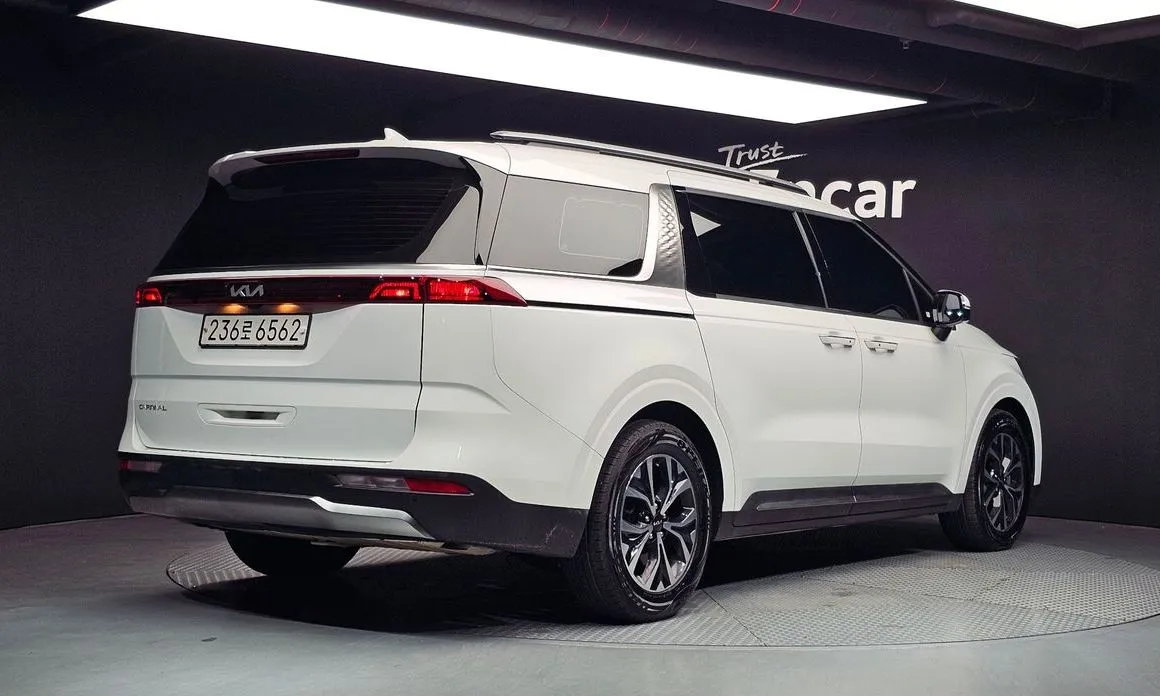 Kia Carnival — фото 7