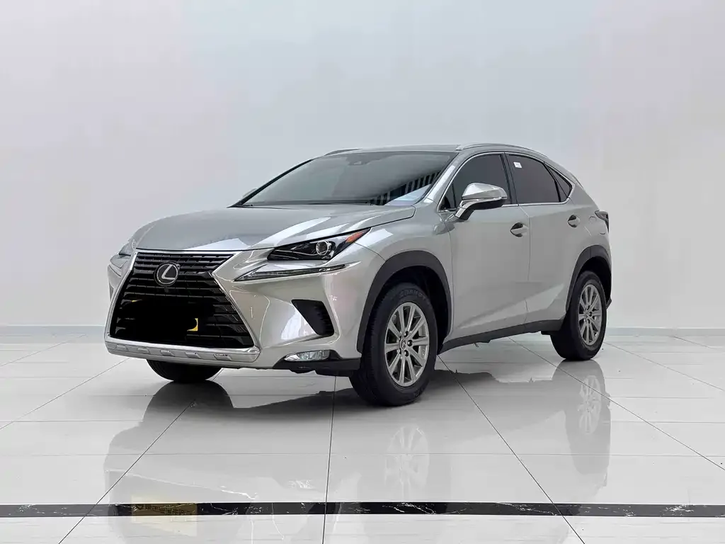 Lexus NX — фото 1