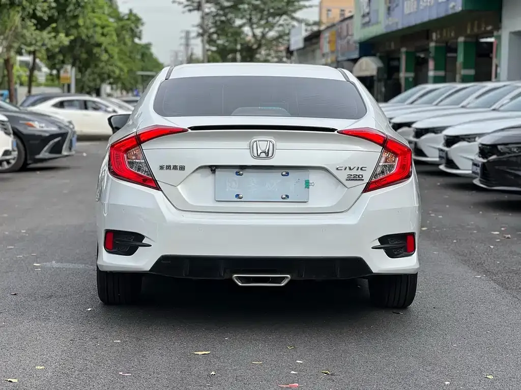 Honda Civic — фото 7