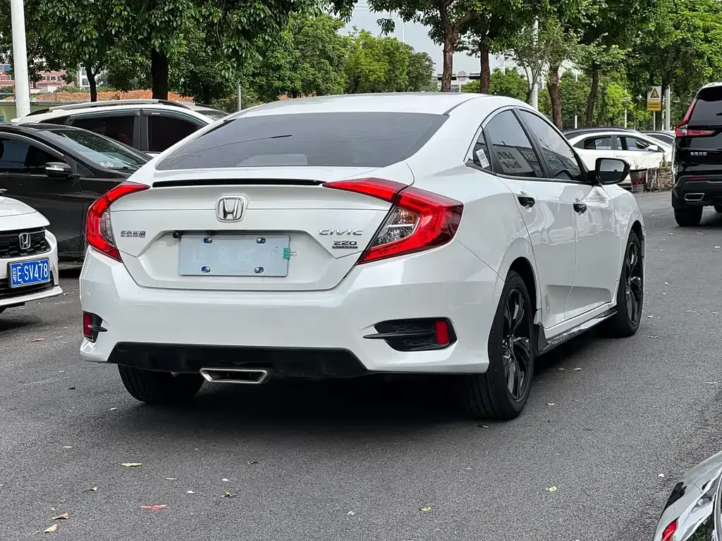 Honda Civic — фото 8
