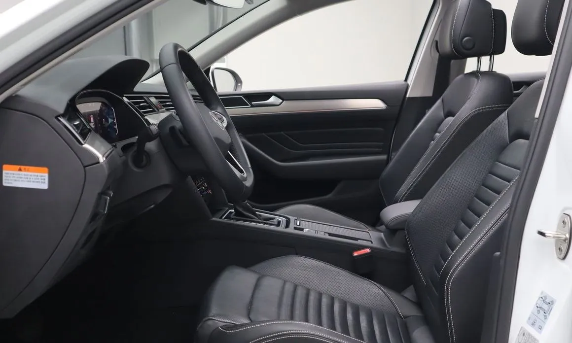 Volkswagen Passat 2022 из KR, фото 2