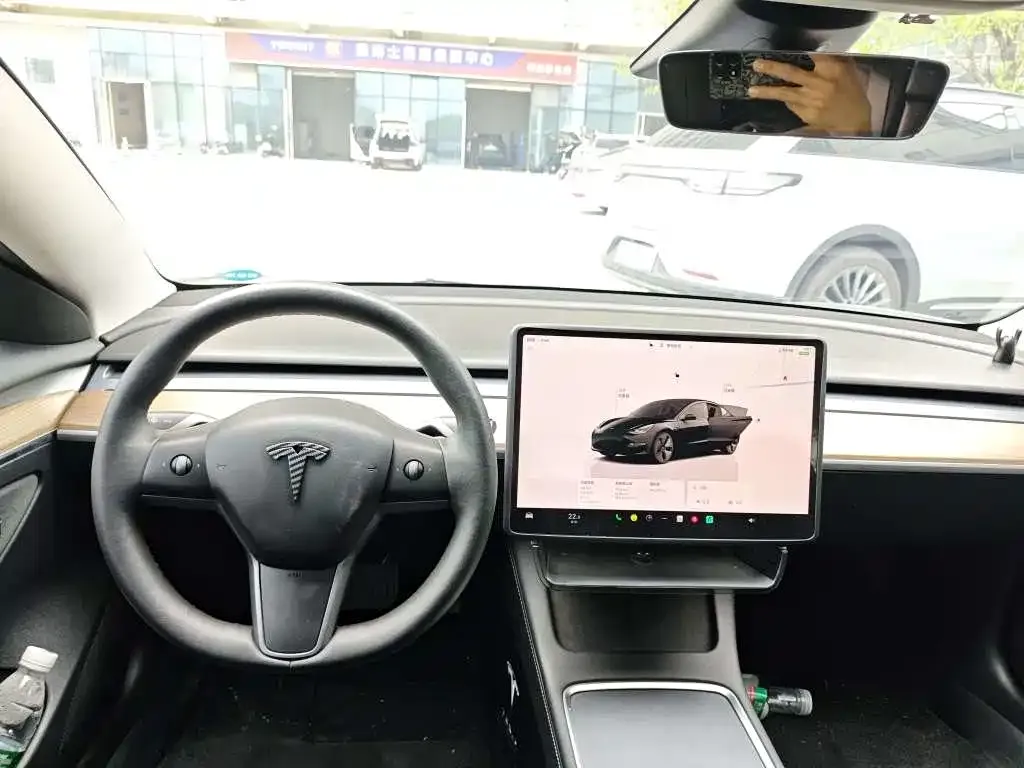 Tesla Model 3 — фото 9
