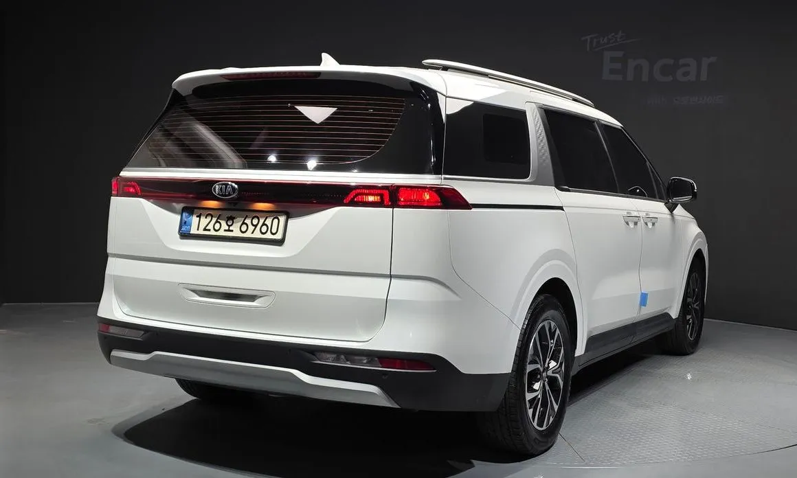 Kia Carnival — фото 5
