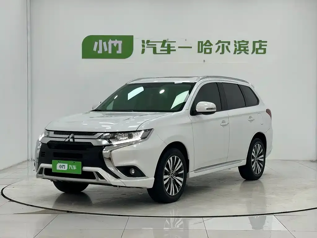 Mitsubishi Outlander — фото 1