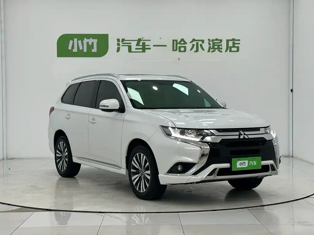 Mitsubishi Outlander — фото 10