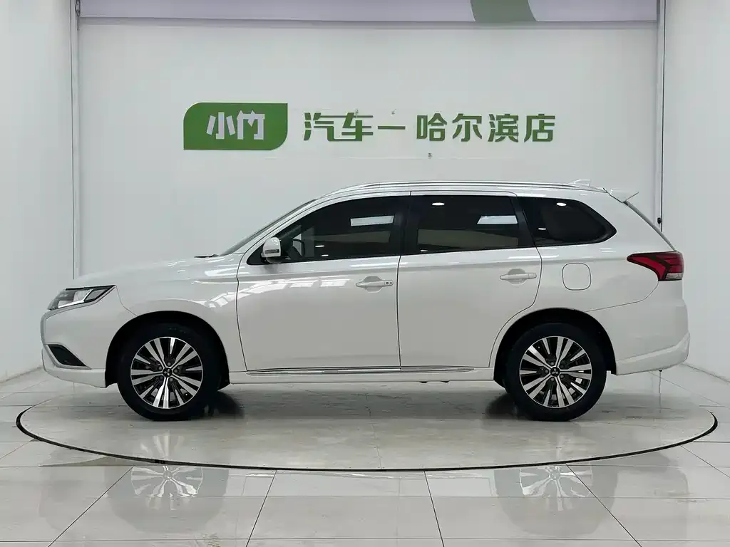 Mitsubishi Outlander — фото 4