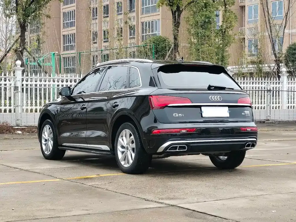 Audi Q5L — фото 6