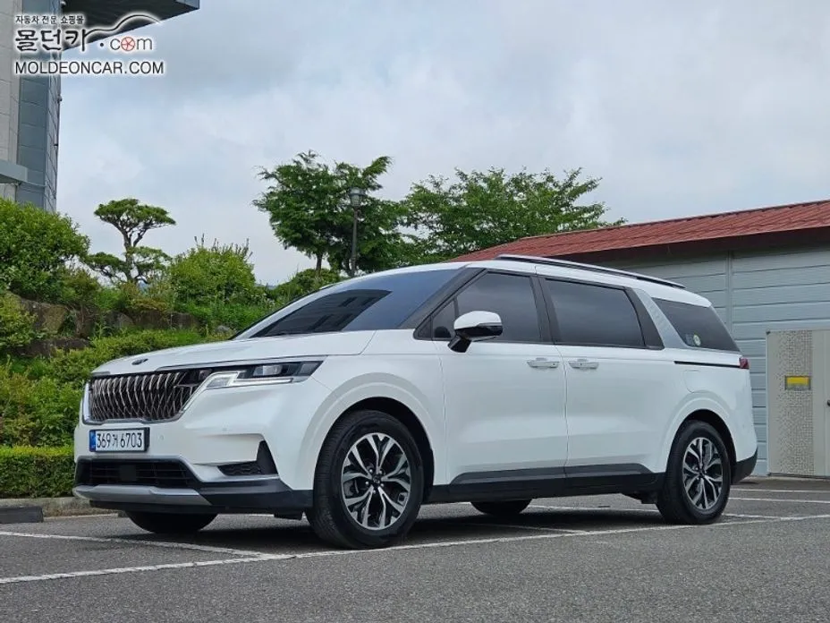 Kia Carnival — фото 1