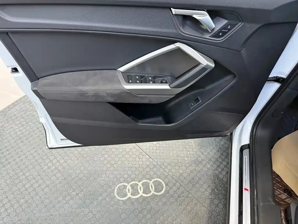 Audi Q3 — фото 3