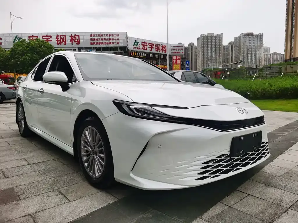 Toyota Camry — фото 10