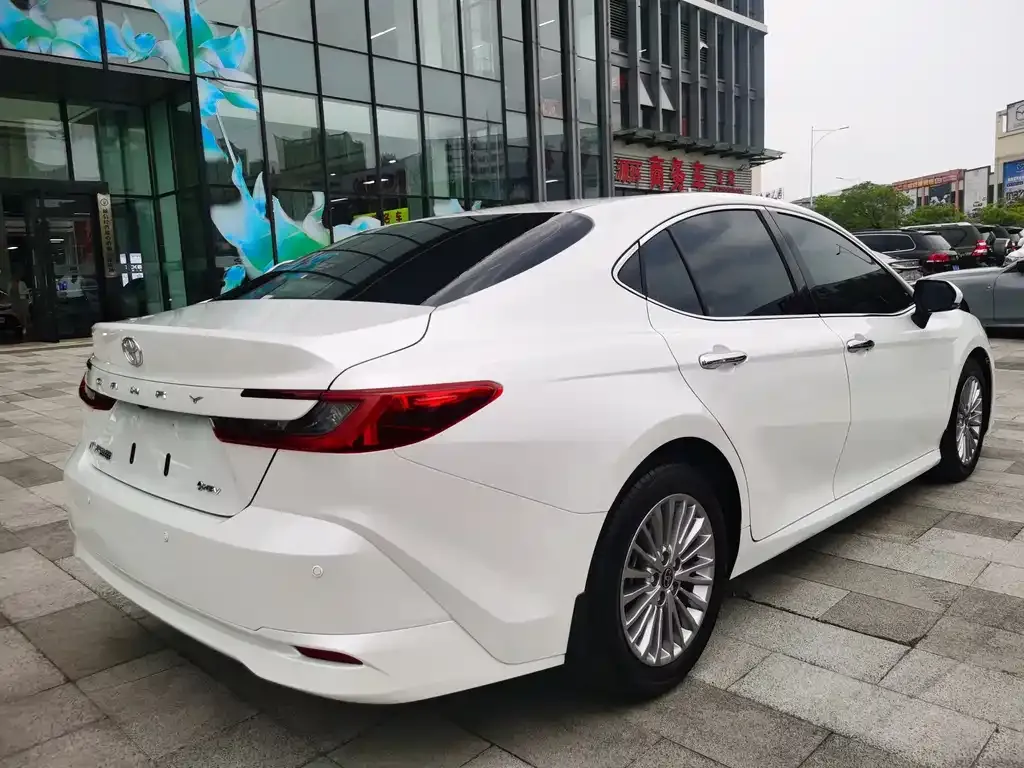 Toyota Camry — фото 7