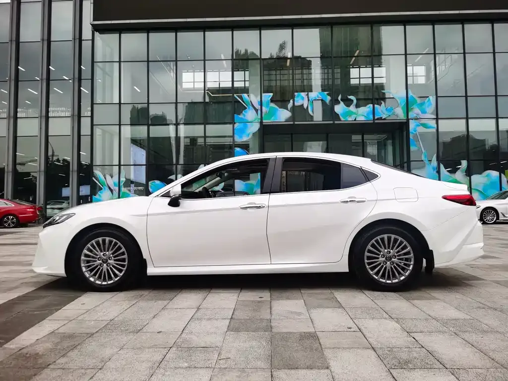 Toyota Camry — фото 5