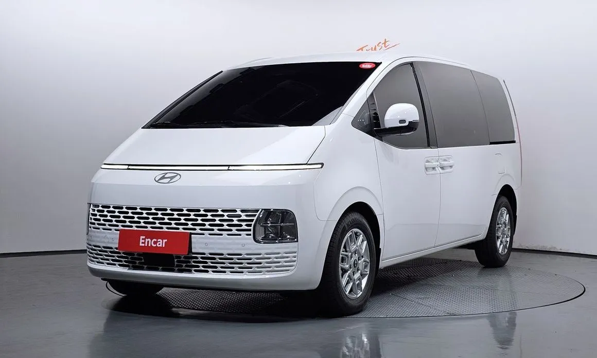 Hyundai Staria — фото 1