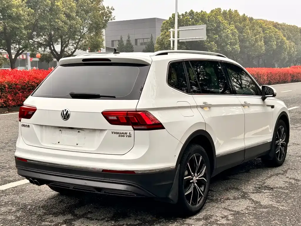 Volkswagen Tiguan L — фото 3