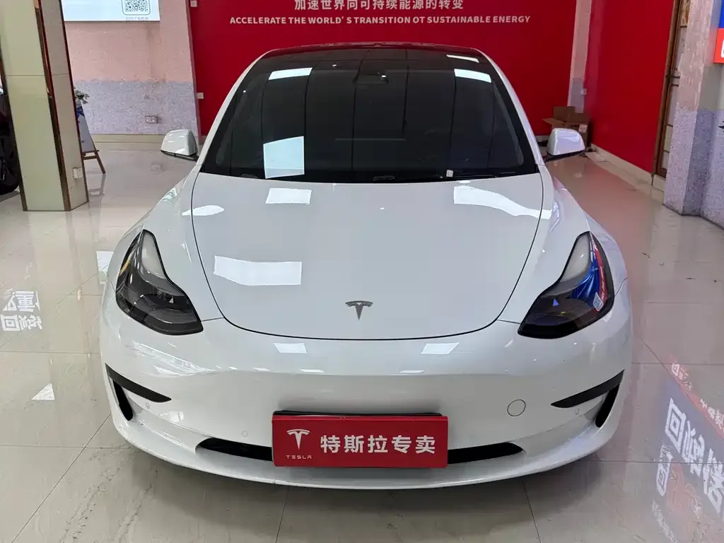 Tesla Model 3 — фото 5