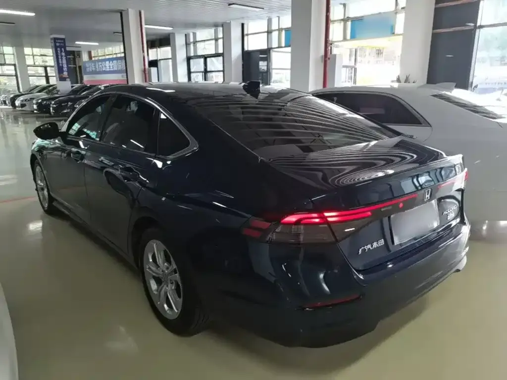 Honda Accord — фото 10