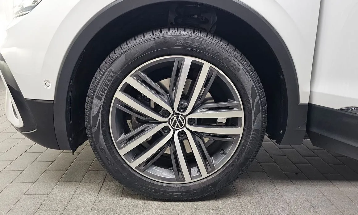 Volkswagen Tiguan — фото 9