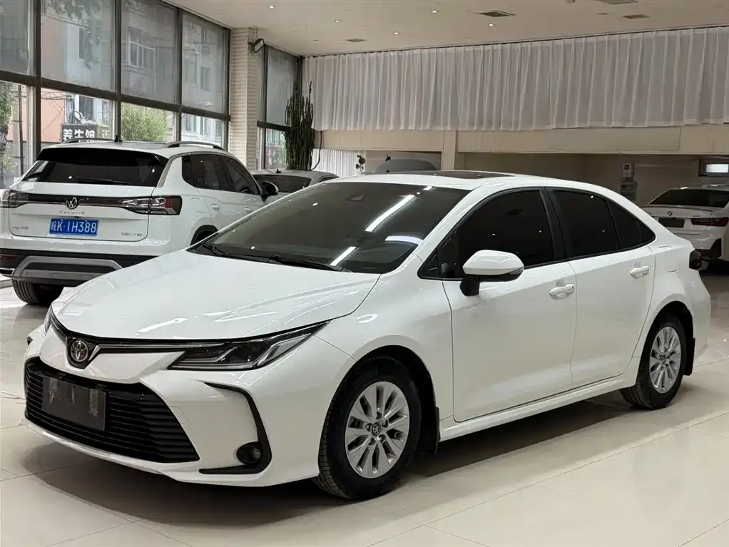 Toyota Corolla — фото 1