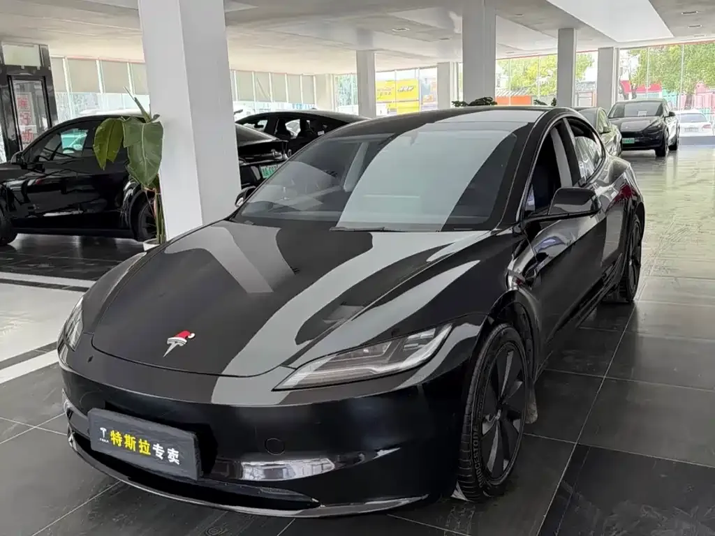 Tesla Model 3 — фото 1