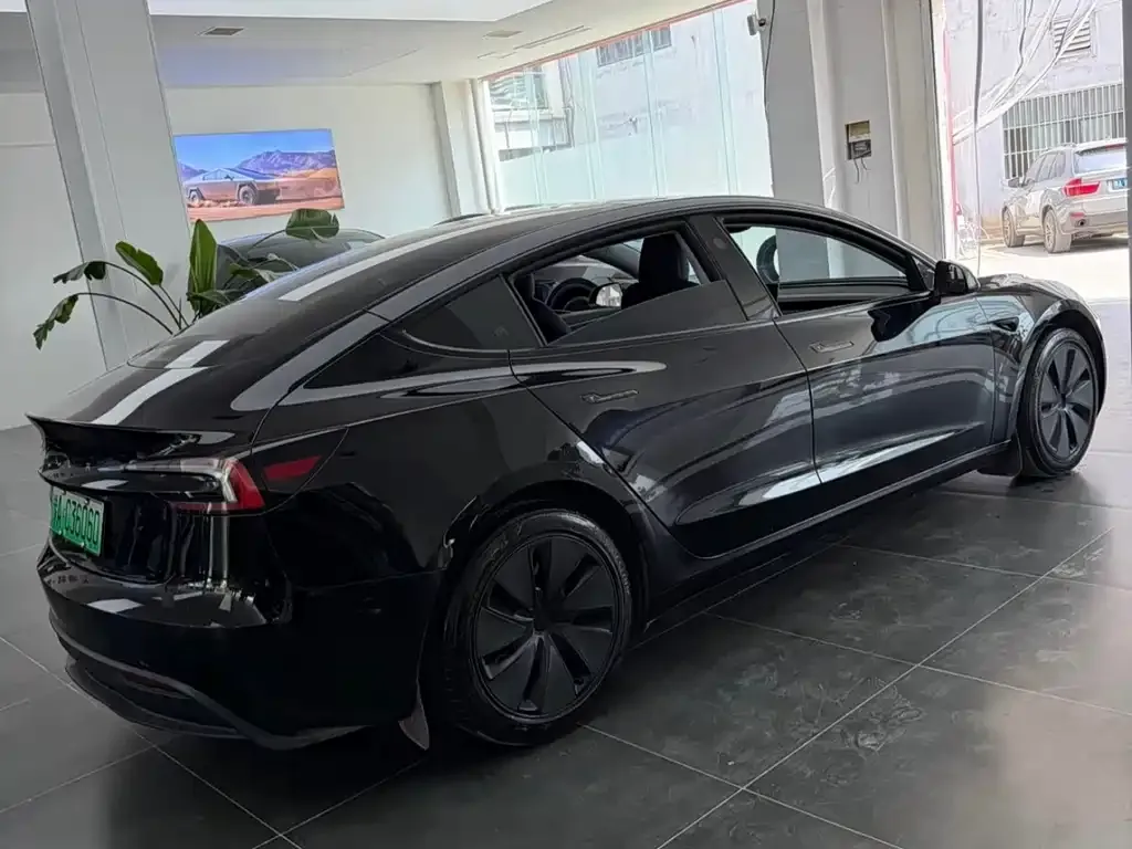 Tesla Model 3 — фото 6
