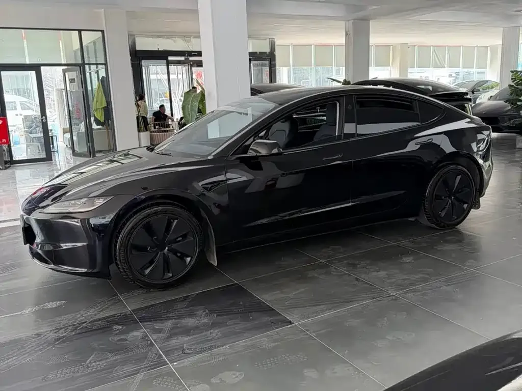 Tesla Model 3 — фото 9