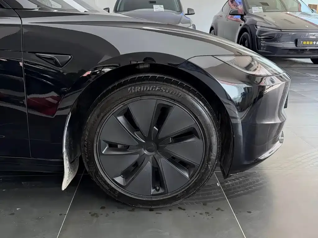 Tesla Model 3 — фото 2