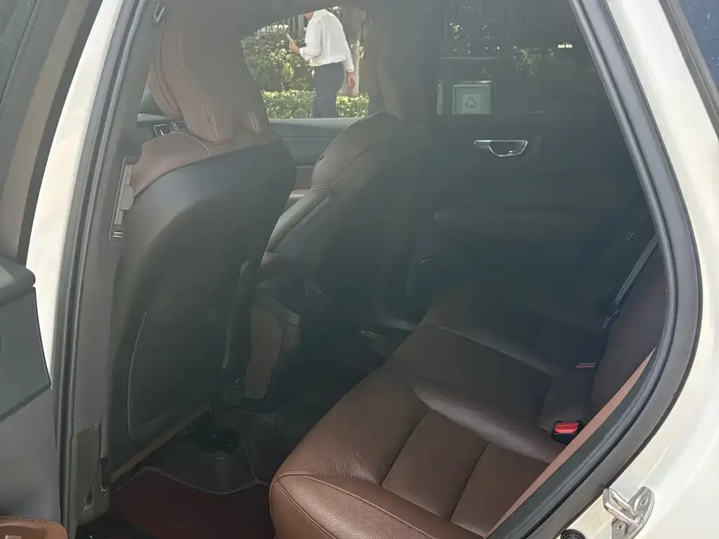 Volvo XC60 2024 из CN, фото 3