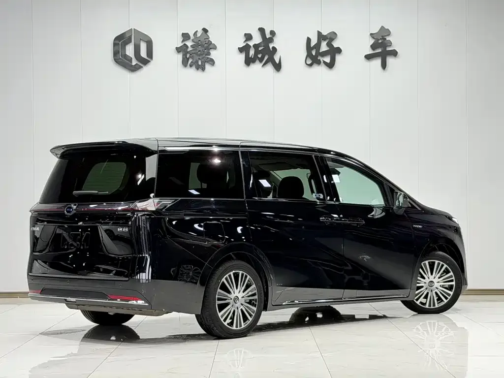 GAC Motor 传祺E8 PHEV — фото 9