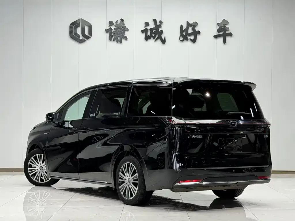 GAC Motor 传祺E8 PHEV — фото 4