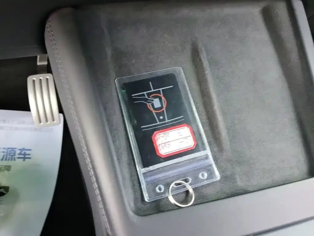 Tesla Model 3 — фото 10