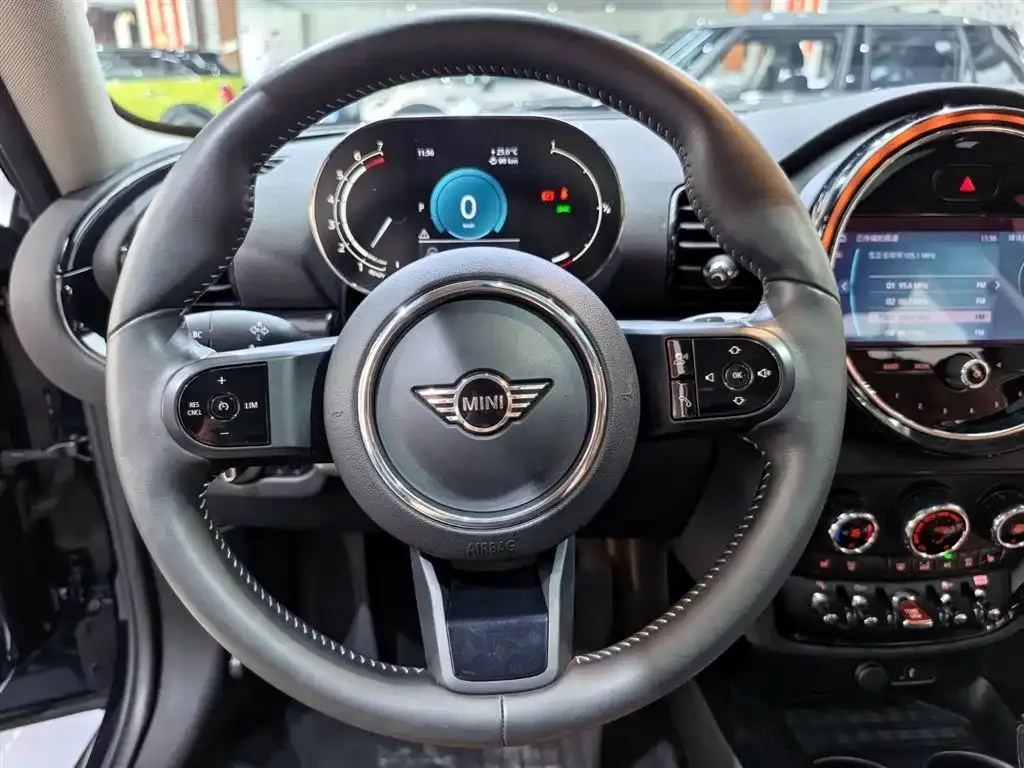 MINI Clubman — фото 10