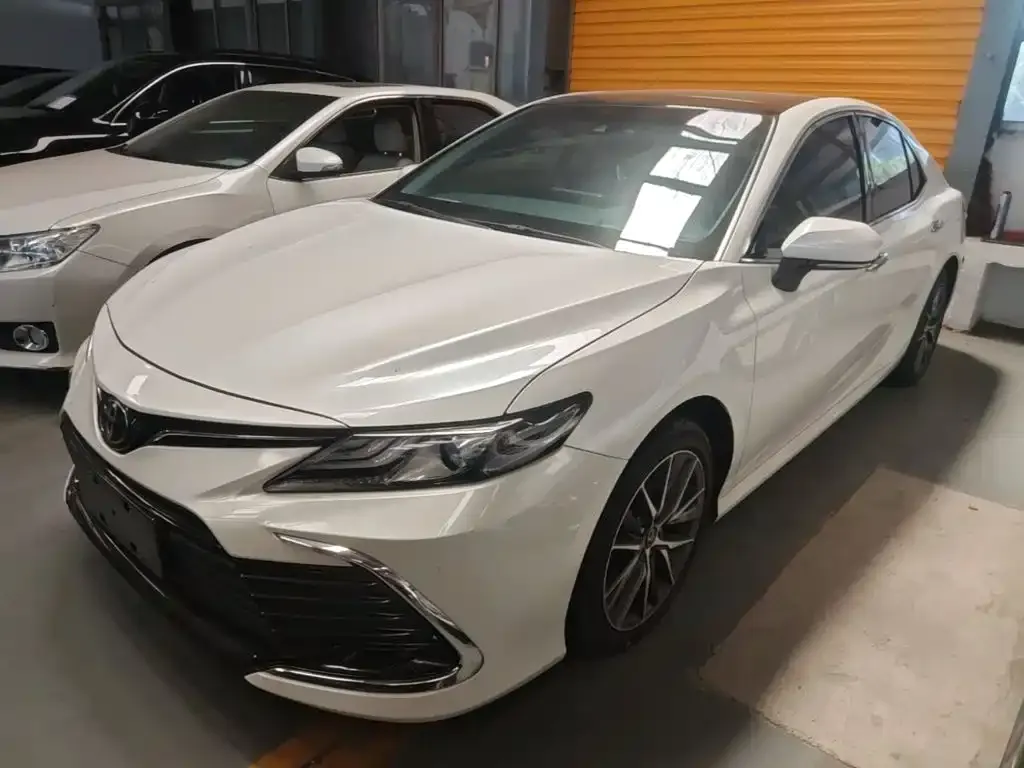 Toyota Camry — фото 5