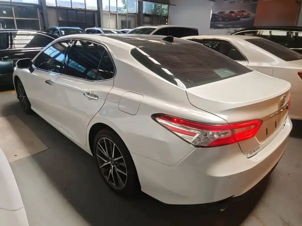 Toyota Camry — фото 6