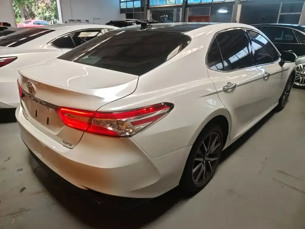 Toyota Camry — фото 7