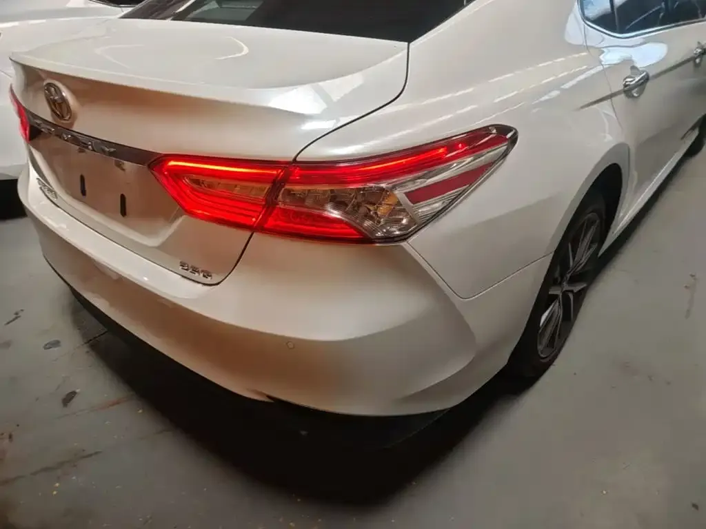Toyota Camry — фото 3