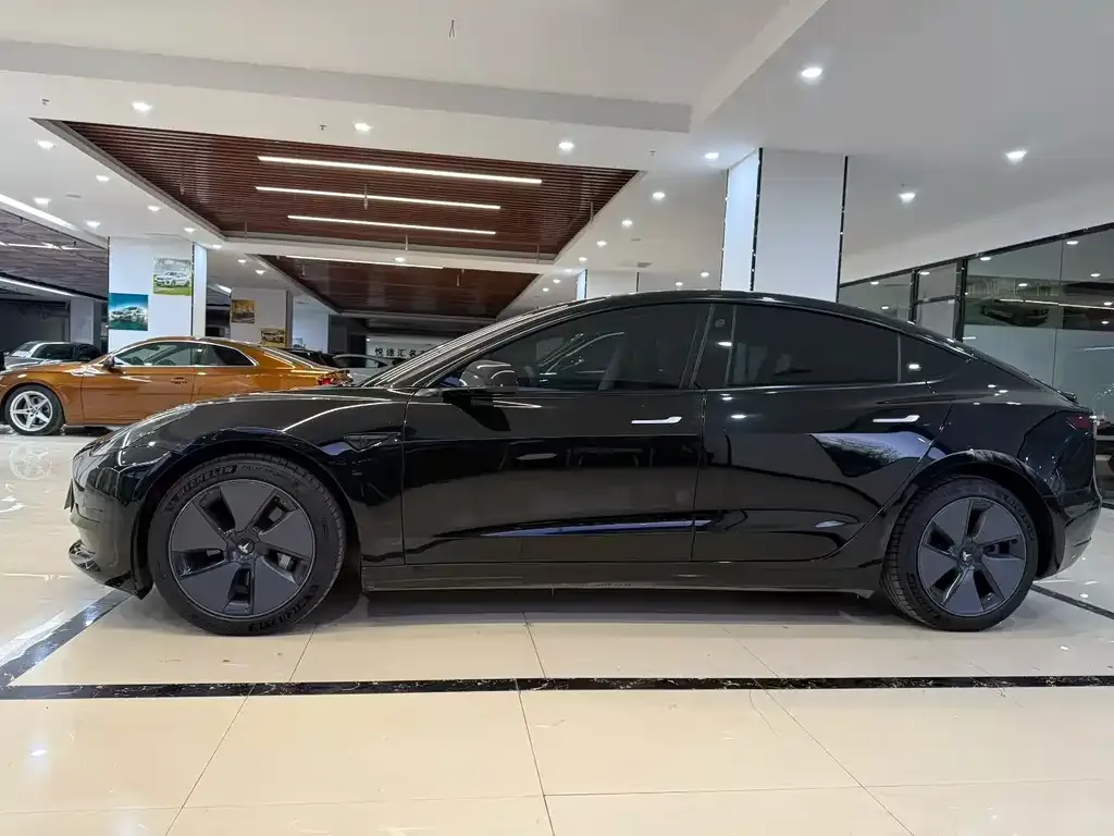 Tesla Model 3 — фото 6