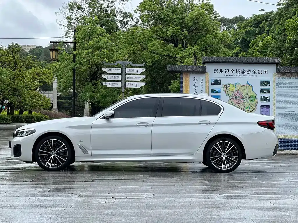 BMW 5 Series — фото 10