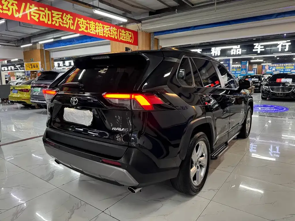 Toyota RAV4 — фото 10
