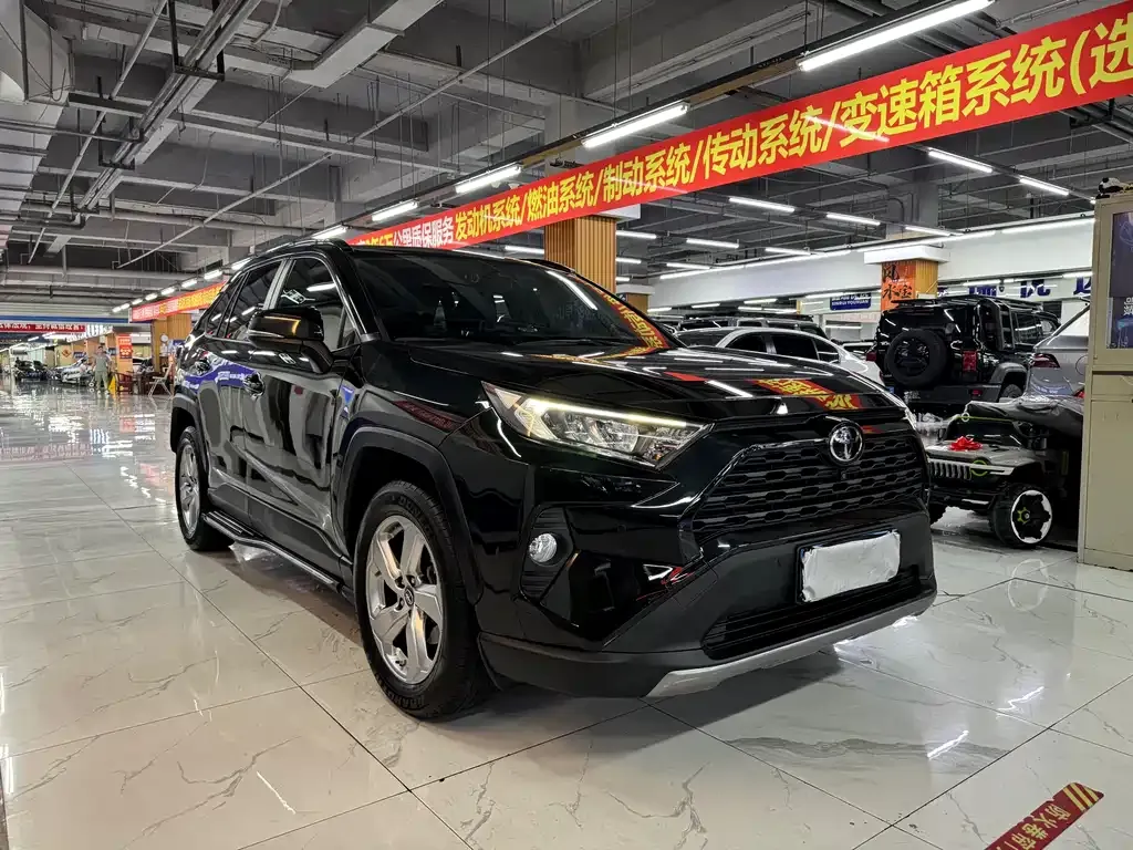 Toyota RAV4 — фото 8