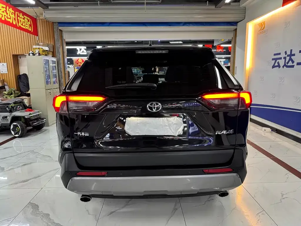 Toyota RAV4 — фото 6