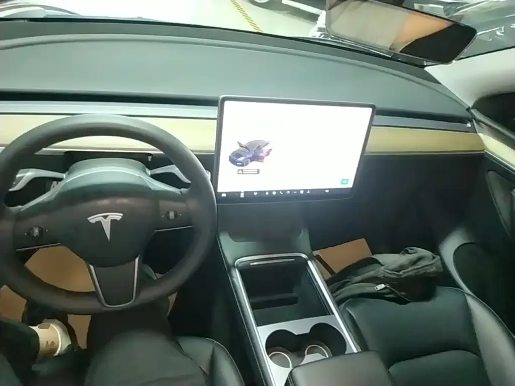 Tesla Model Y — фото 2