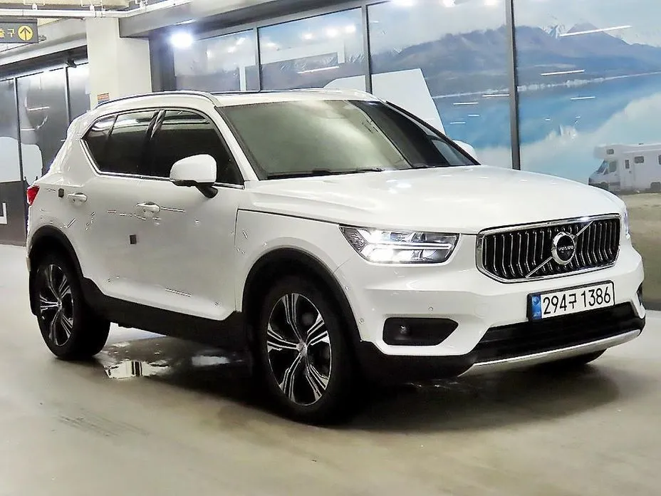 Volvo XC40 — фото 1