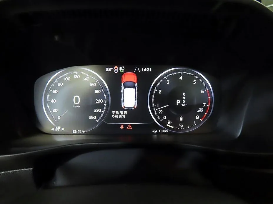 Volvo XC40 — фото 2