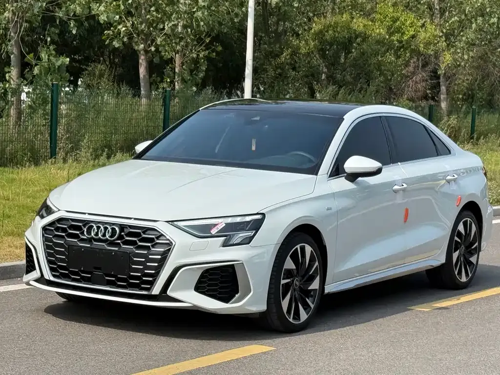 Audi A3 — фото 1