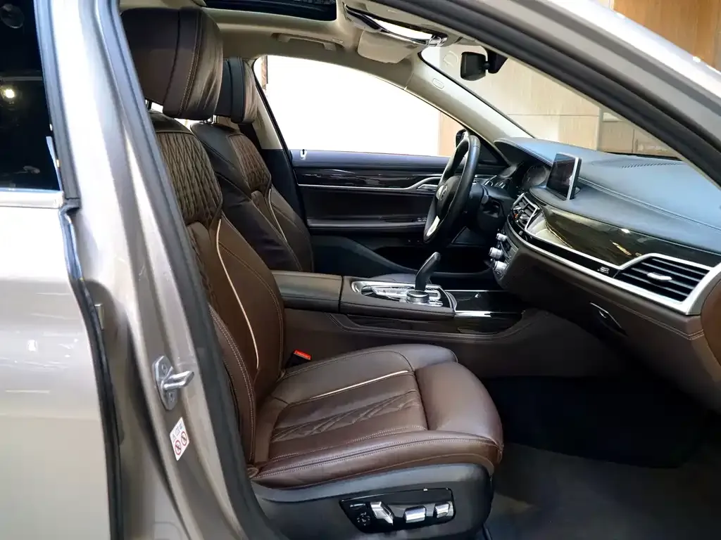 BMW 7 Series 2022 из CN, фото 4