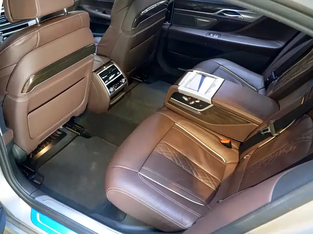 BMW 7 Series 2022 из CN, фото 10