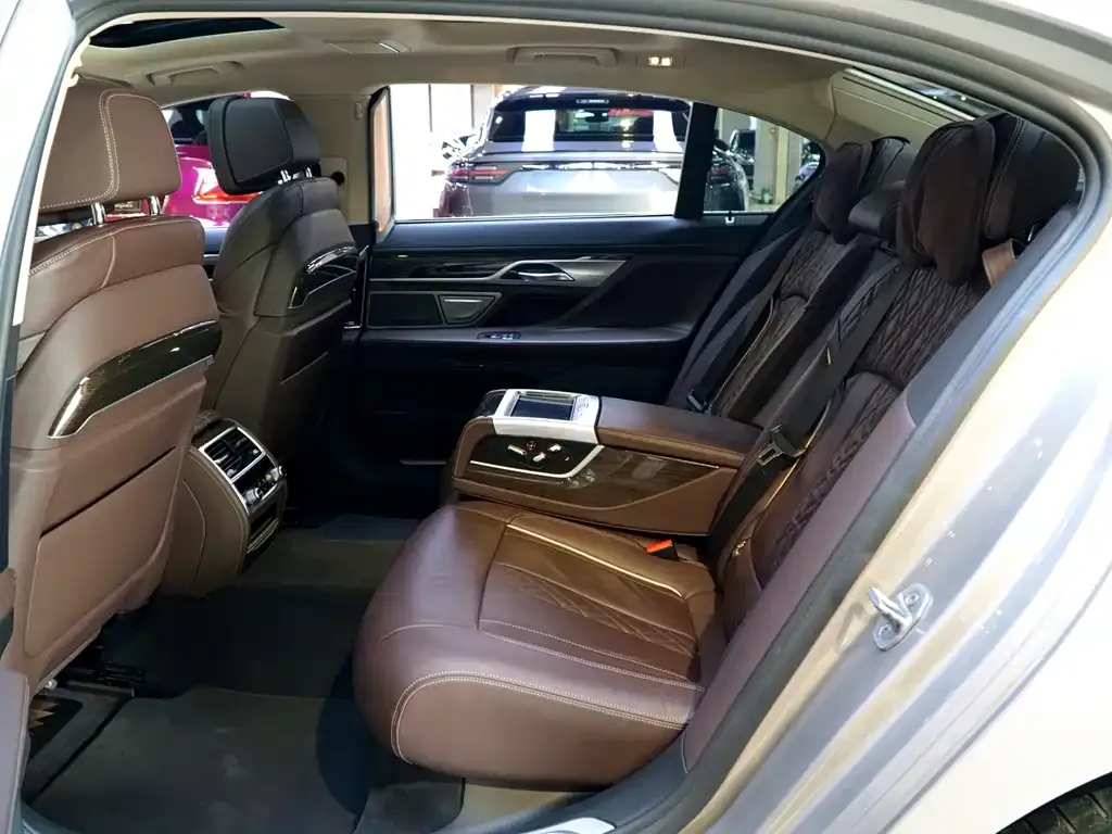 BMW 7 Series 2022 из CN, фото 8