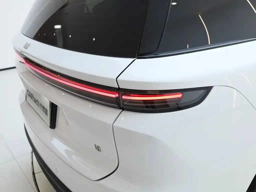 Li Auto i8 — фото 2